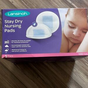 ✨NIB✨ Stay Dry Nursing Pads -100 x Pack